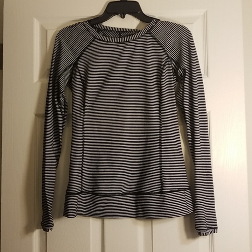 Small Lululemon long sleeve shirt